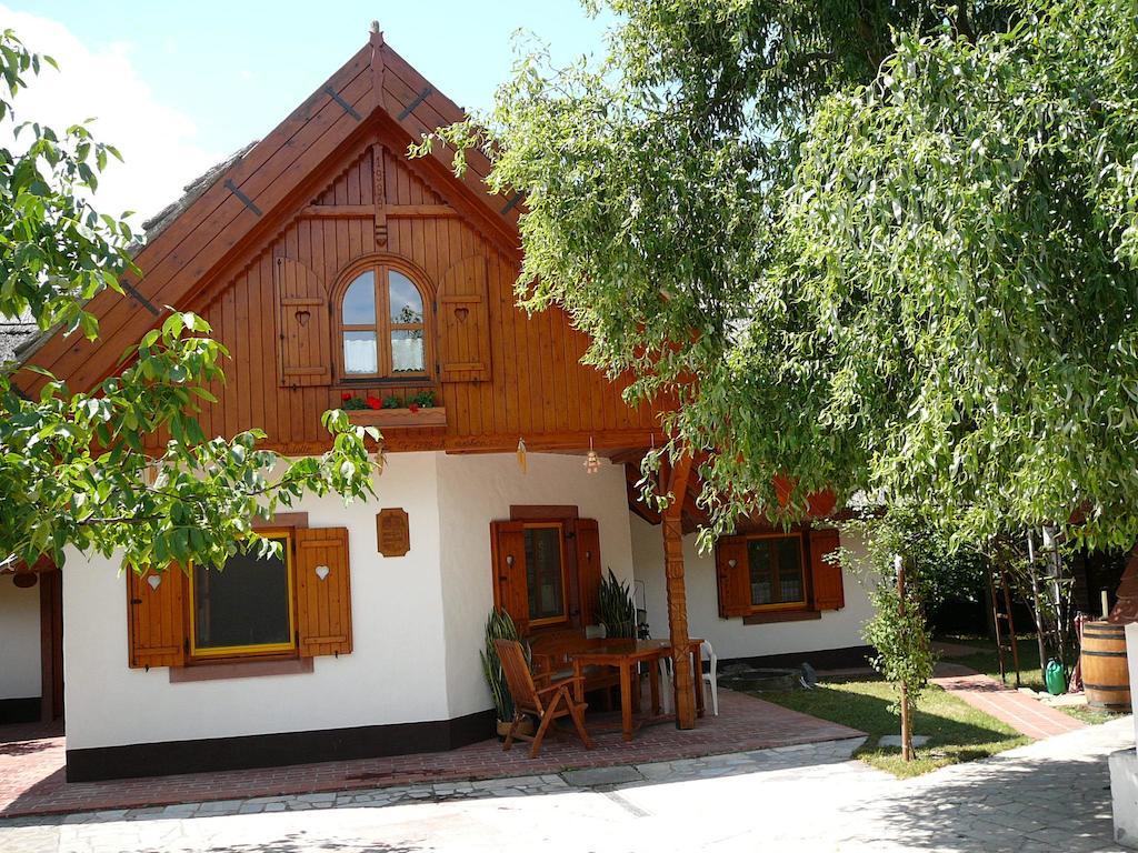 Zöld sziget Apartmanház Gyenesdiás Esterno foto